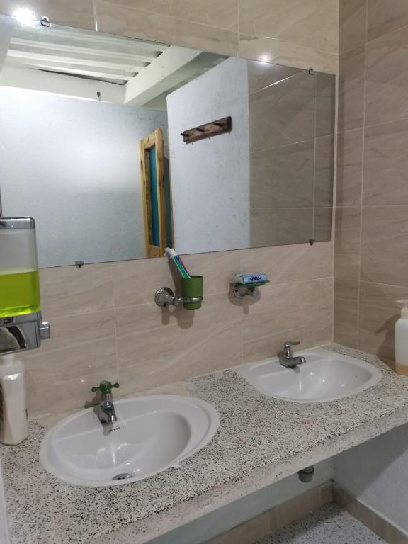 Un baño de POSADA KAUAI
