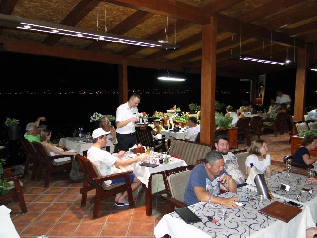 Hosté ubytování Hotel Anderba