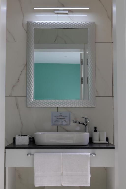 100 Boutique Living - 1