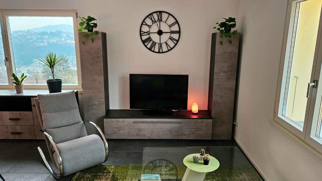 Bellavista Apartment with Free Parking - Resim 16