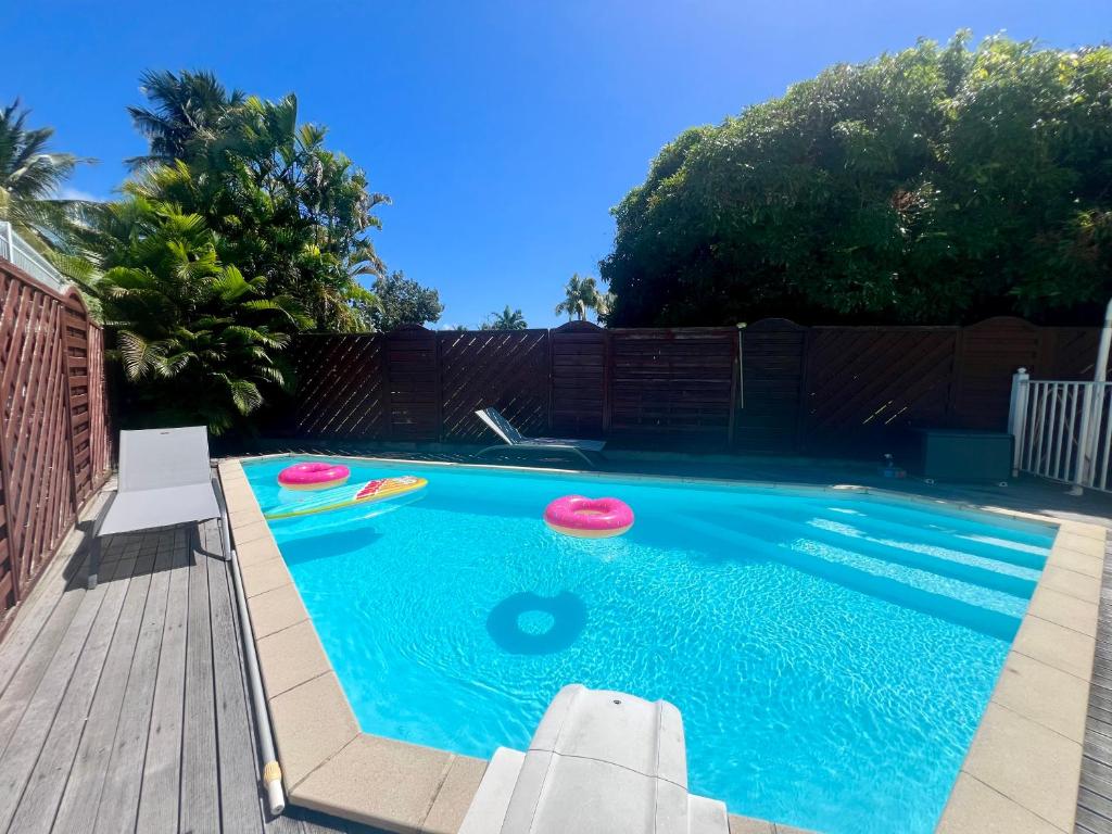 Πισίνα στο ή κοντά στο Villa Simeon SAINT FRANCOIS AVEC PISCINE PRIVEE ET JACUZZI Proche plage