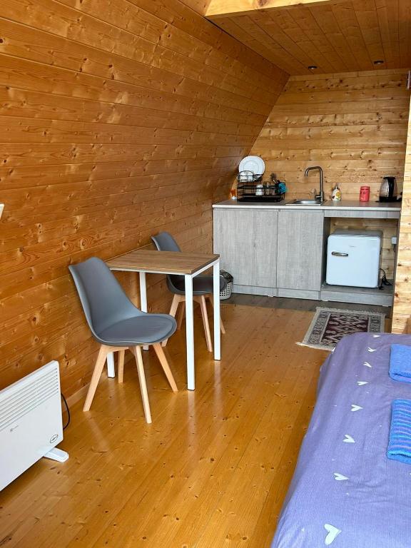 Kuchyň nebo kuchyňský kout v ubytování Cottage in Udabno