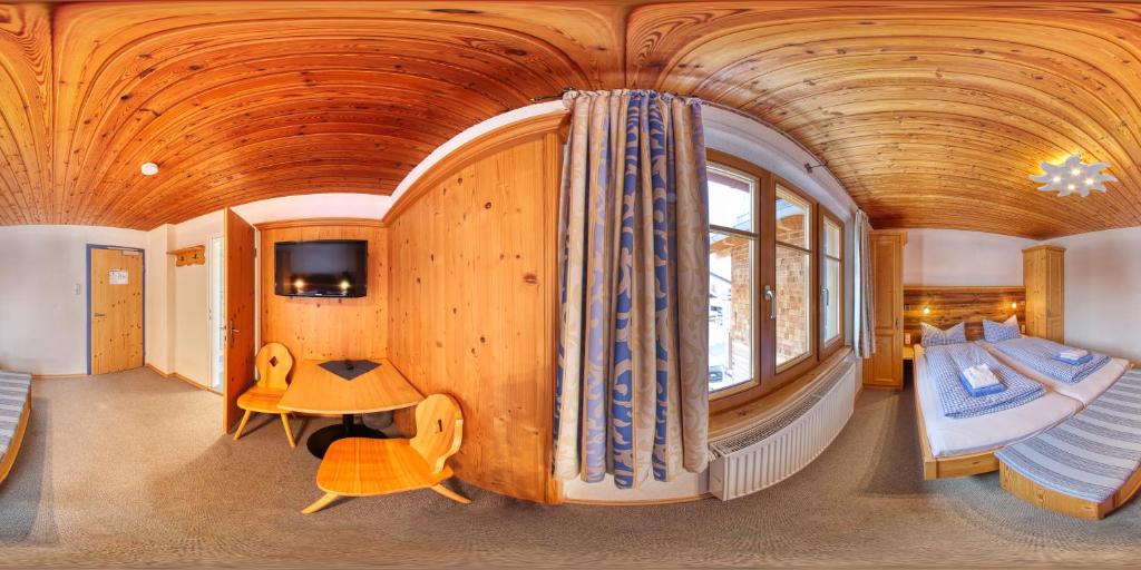 Postel nebo postele na pokoji v ubytování Berggasthof Sonne Allgäu