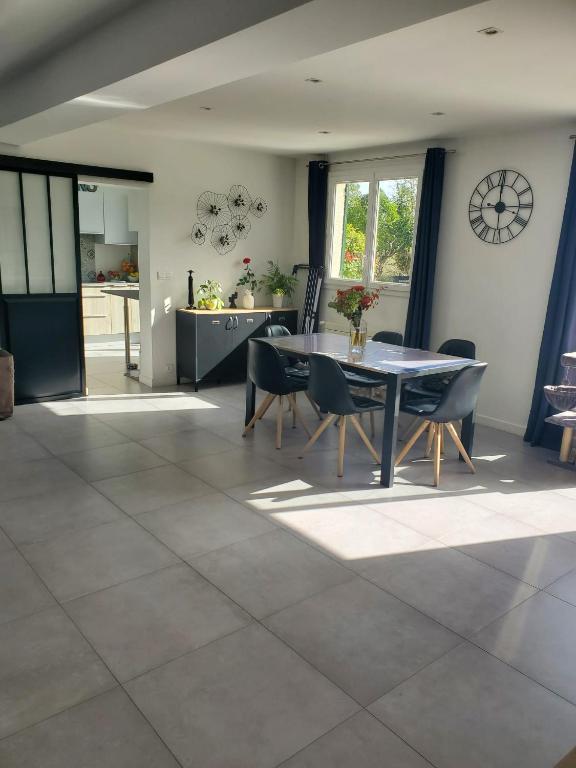 Photo de la galerie de l'établissement Villa Mesnil St Denis - Idéal Pour les Jeux Olympiques PARIS 2024, à Le Mesnil-Saint-Denis