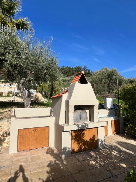 Zahrada ubytování The Olive Grove Villas with swimming pool and breakfast
