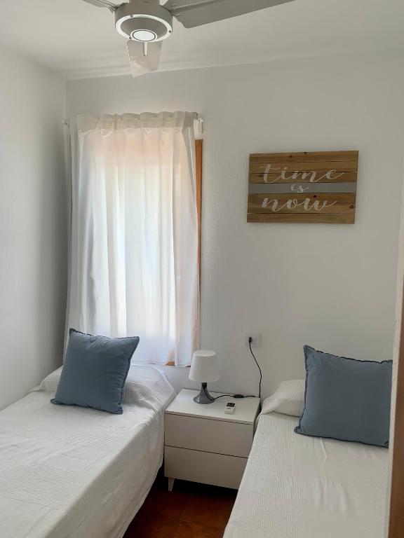 Postel nebo postele na pokoji v ubytování Apartamento planta baja en Arenal a 3 min playa