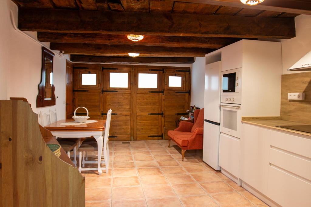 Kuchyň nebo kuchyňský kout v ubytování Casa rural Daudén