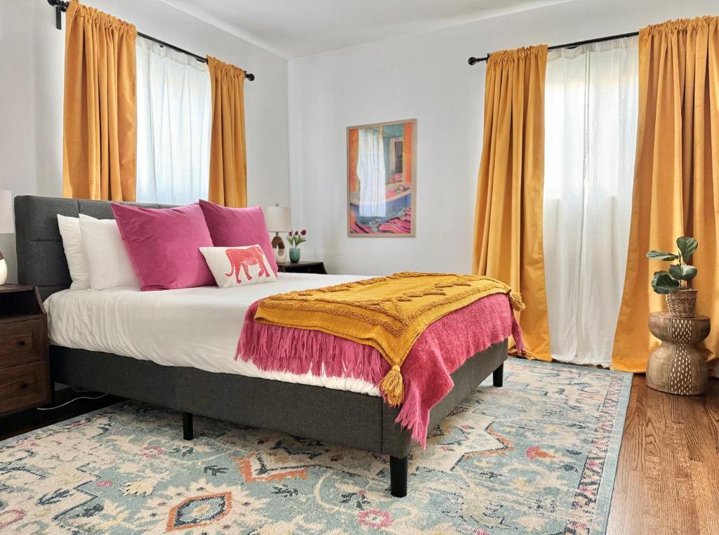 Spotless Modern Home Close to LAX & Sofi Stadium - Two-Bedroom House
