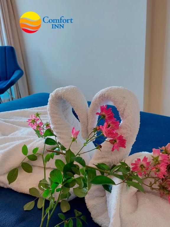 Postel nebo postele na pokoji v ubytování Comfort Inn ☆ Orbi City