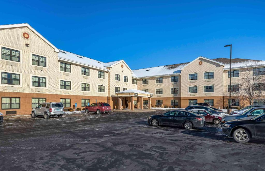 a large building with cars parked in a parking lot at Extended Stay America Suites - Minneapolis - Maple Grove in Maple Grove