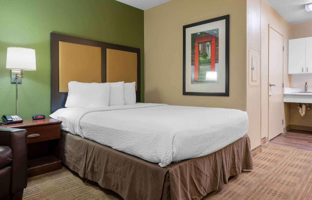 Postel nebo postele na pokoji v ubytování Extended Stay America Select Suites - Phoenix - Mesa - West
