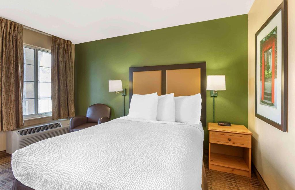 Postel nebo postele na pokoji v ubytování Extended Stay America Select Suites - Phoenix - Mesa - West