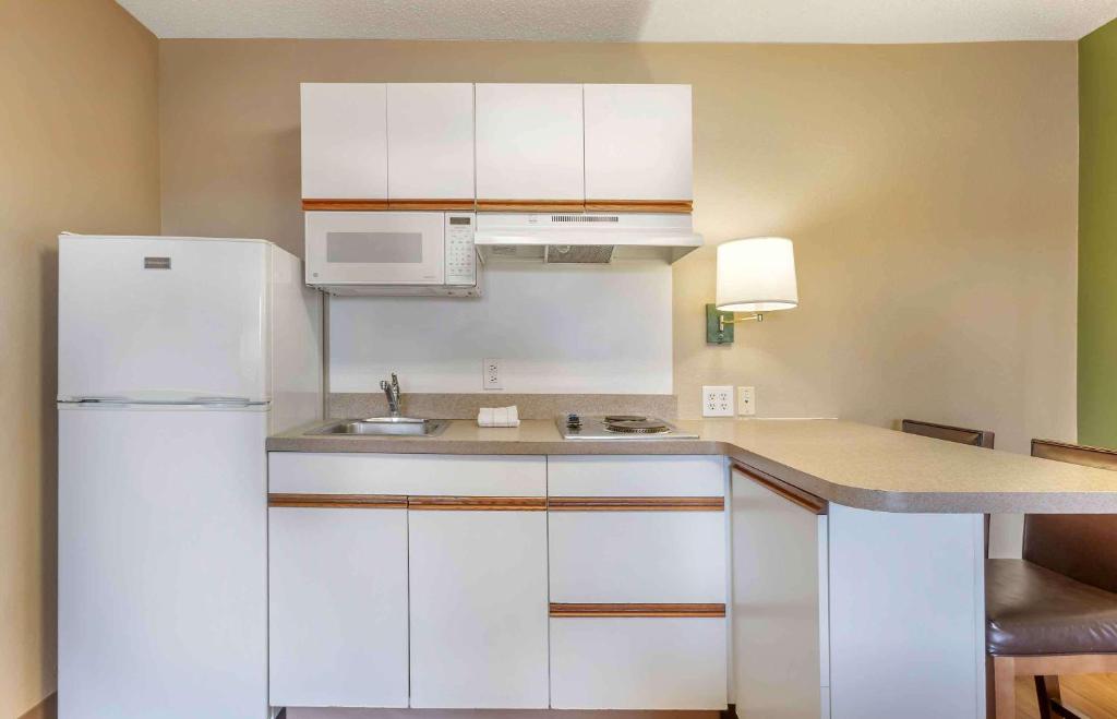 Kuchyň nebo kuchyňský kout v ubytování Extended Stay America Select Suites - Phoenix - Mesa - West