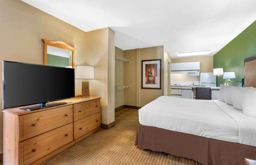Postel nebo postele na pokoji v ubytování Extended Stay America Select Suites - Phoenix - Mesa - West