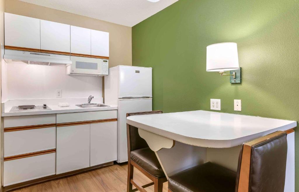 Kuchyň nebo kuchyňský kout v ubytování Extended Stay America Select Suites - Phoenix - Mesa - West