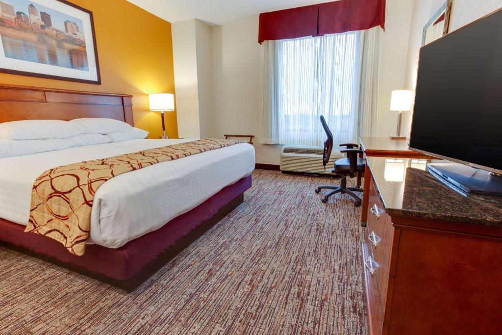 Drury Inn & Suites West Des Moines photo