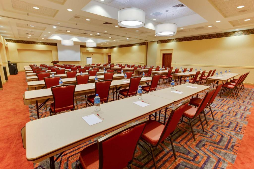 Drury Inn & Suites West Des Moines photo