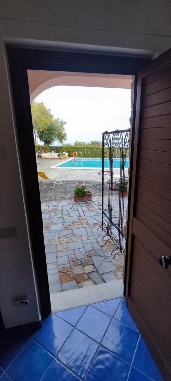 Bazén v ubytování Bed & Breakfast Laino nebo v jeho okolí