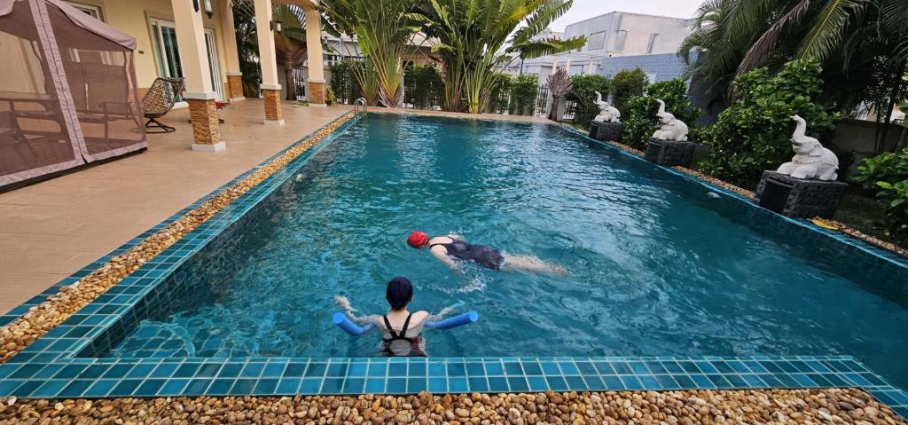Bazén v ubytování Big swimming pool garden villa 私家泳池花园豪华别墅 nebo v jeho okolí