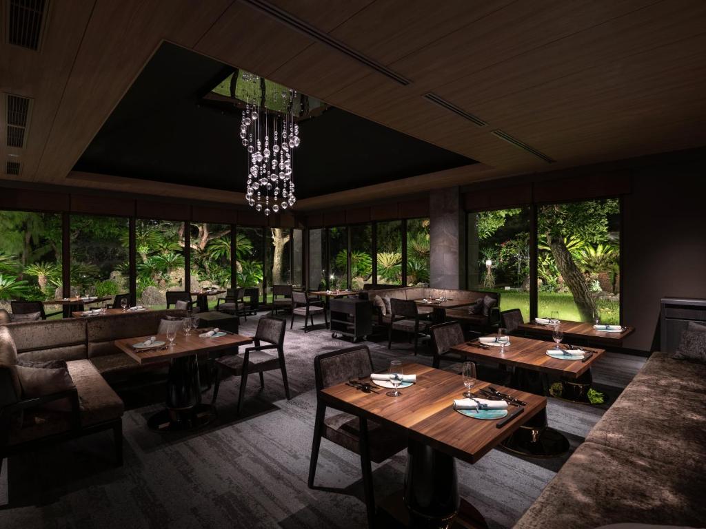 Restaurace v ubytování FUSAKI BEACH RESORT HOTEL & VILLAS