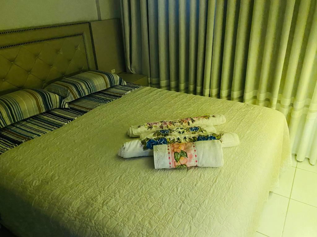 A bed or beds in a room at Ap do Junior