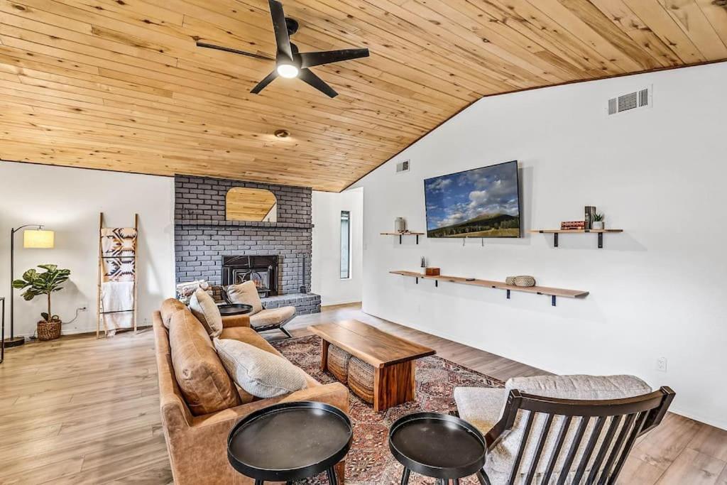 Posezení v ubytování Serene Cabin-Sauna-Game Room