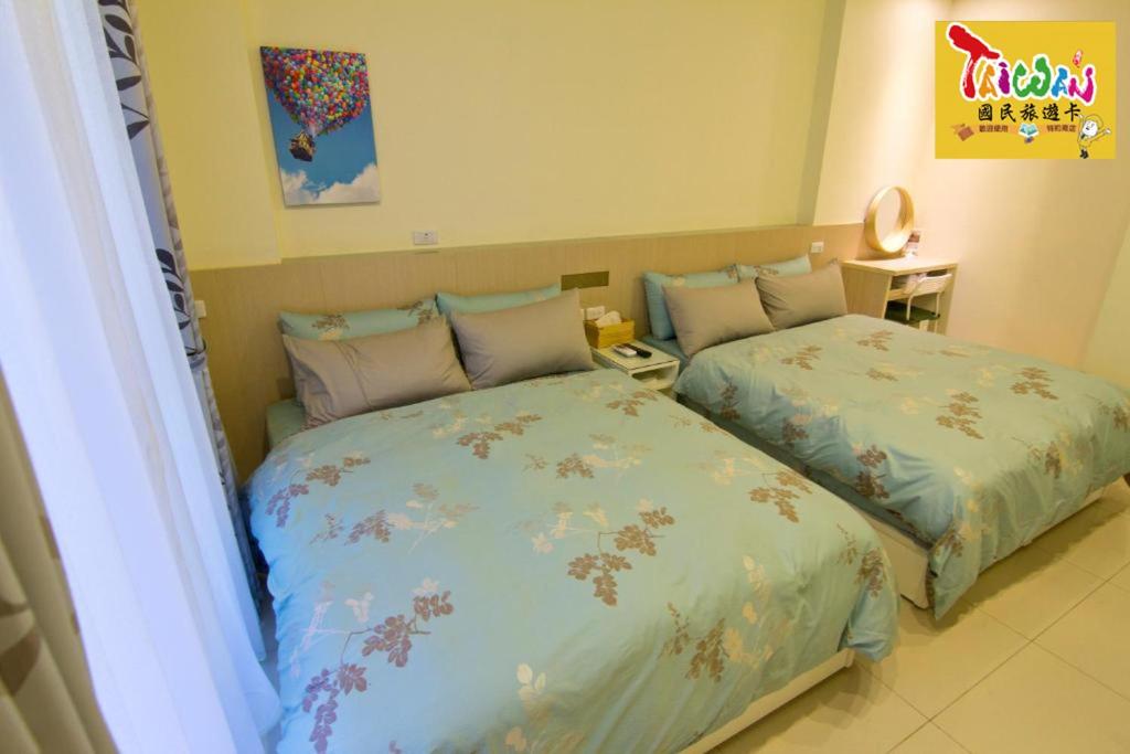 Letto o letti in una camera di 充電樁 羅東木村電梯民宿Luodong Tree BnB 雲朵朵二館 近週三清溝 免費洗衣機 烘衣機 星巴克咖啡豆 國旅卡特約店