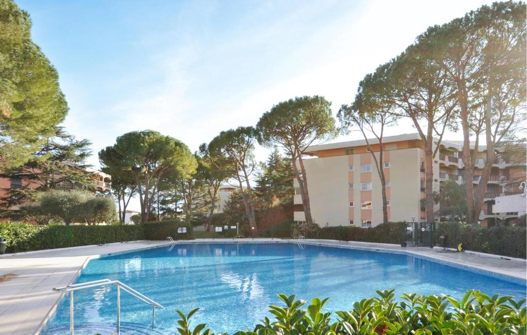Πισίνα στο ή κοντά στο Nice Apartment In Mandelieu-La-Napoule