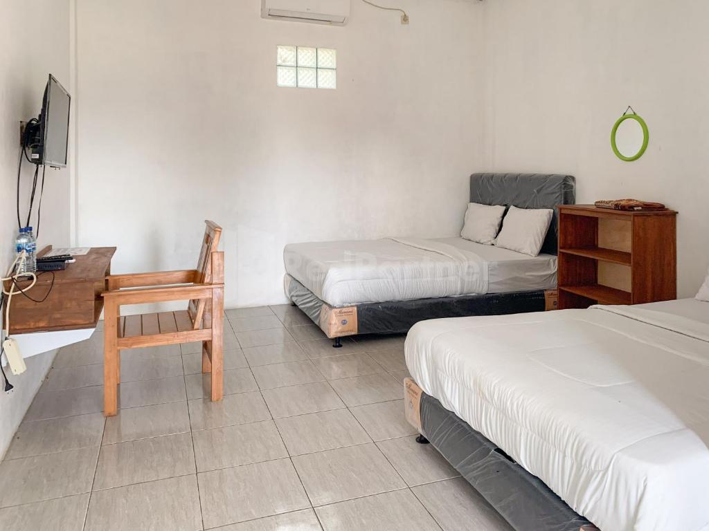 RedDoorz @ Pantai Sayangheulang - Familienzimmer