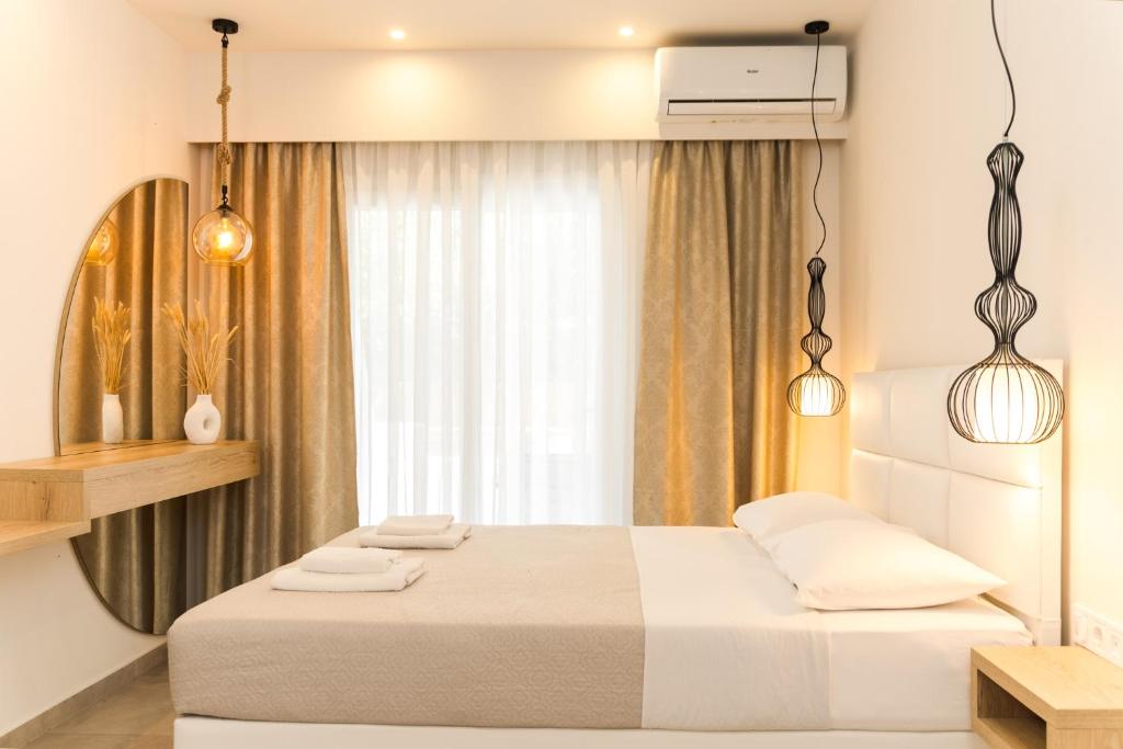 Postel nebo postele na pokoji v ubytování Mystery Suites and Apartments