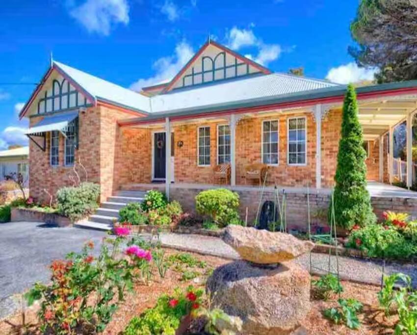 a brick house with a garden in front of it at Beauchamp Beauty - Loft apartment in Albany