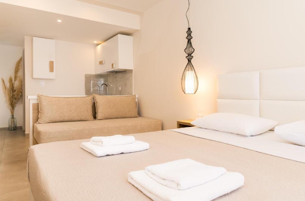Postel nebo postele na pokoji v ubytování Mystery Suites and Apartments