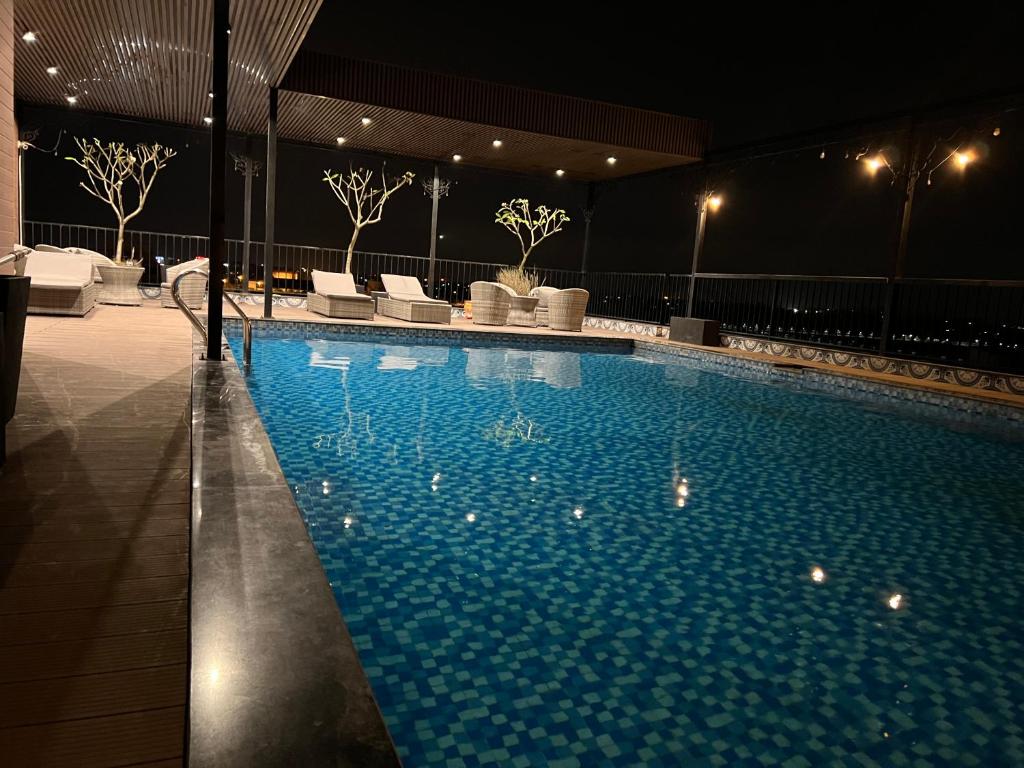 Bazén v ubytování Paragon Noi bai Hotel & Pool nebo v jeho okolí