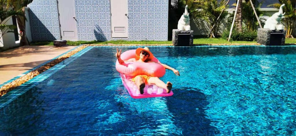 Bazén v ubytování Big swimming pool garden villa 私家泳池花园豪华别墅 nebo v jeho okolí