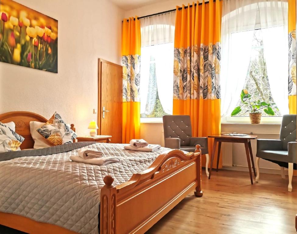 Кровать или кровати в номере Pension Haus Anna