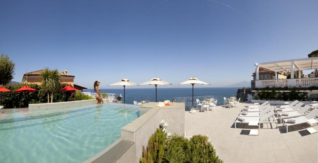 Bazén v ubytování Hotel Corallo Sorrento nebo v jeho okolí