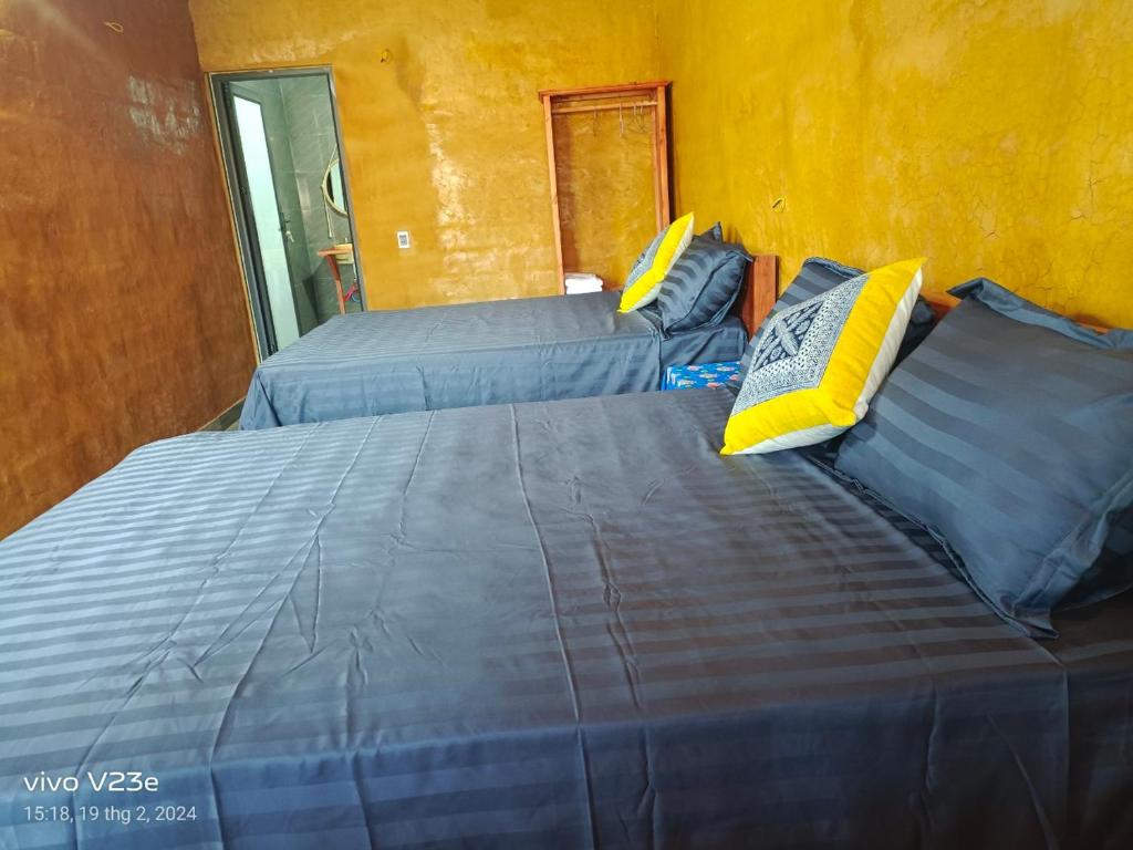 Postel nebo postele na pokoji v ubytování LÝ GIA HOMESTAY