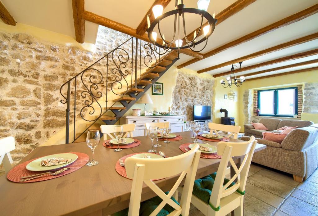 Posezení v ubytování Holiday home with a beautiful sea view - Kate****