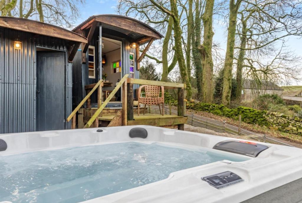 a hot tub in front of a tiny house at Hartington Hideaway in Hartington