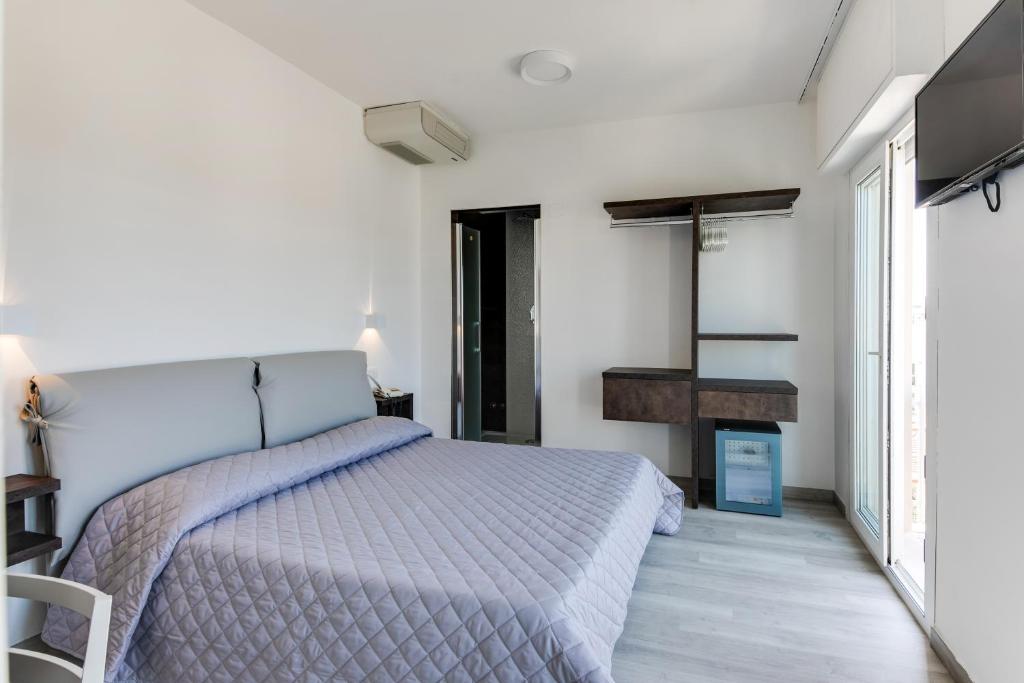 Postel nebo postele na pokoji v ubytování MARITTIMO Riccione - Hotel Clipper FRONTE MARE