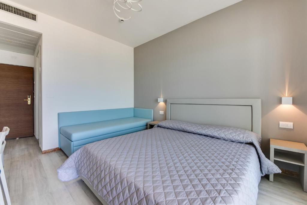 Postel nebo postele na pokoji v ubytování MARITTIMO Riccione - Hotel Clipper FRONTE MARE