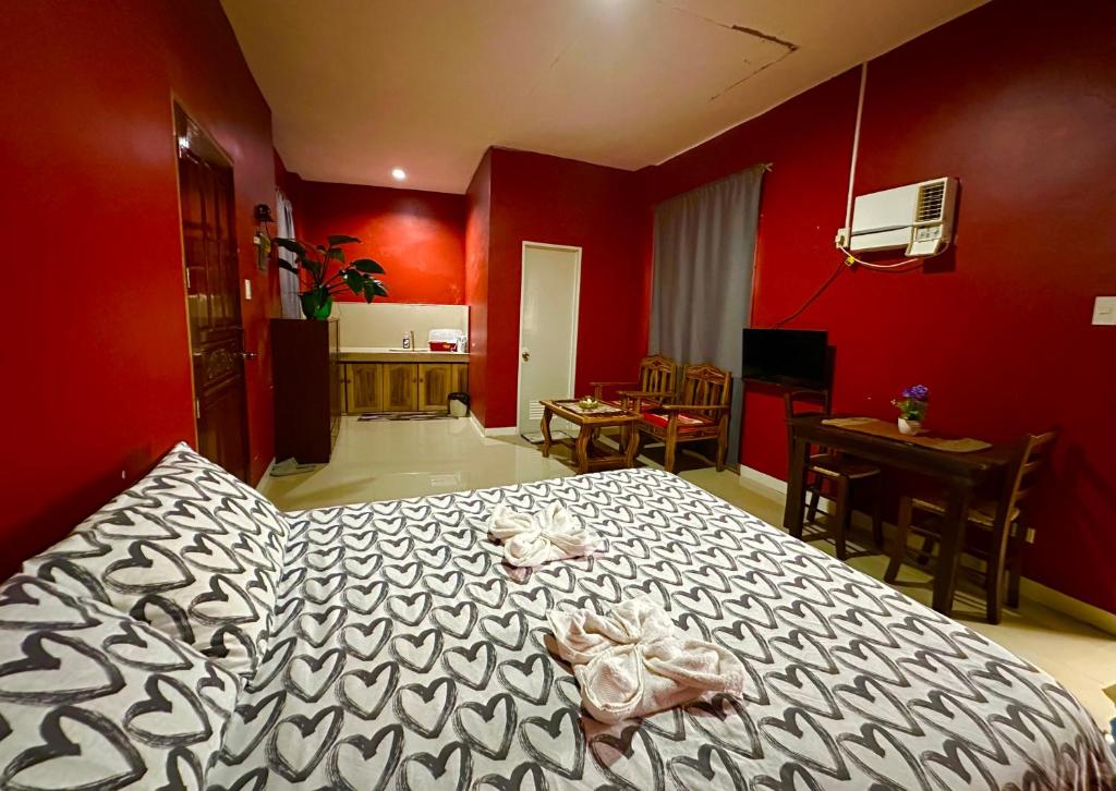 Postel nebo postele na pokoji v ubytování Rozay Travellers Inn