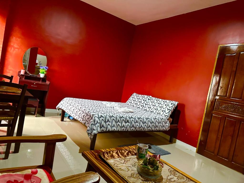 Postel nebo postele na pokoji v ubytování Rozay Travellers Inn