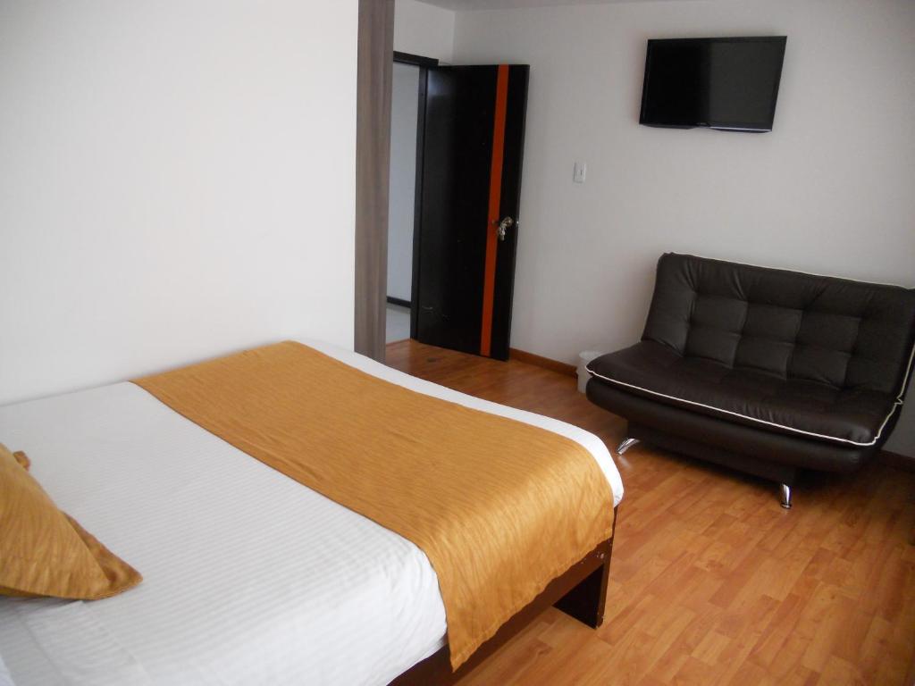 Postel nebo postele na pokoji v ubytování Hotel Expo Inn Embajada
