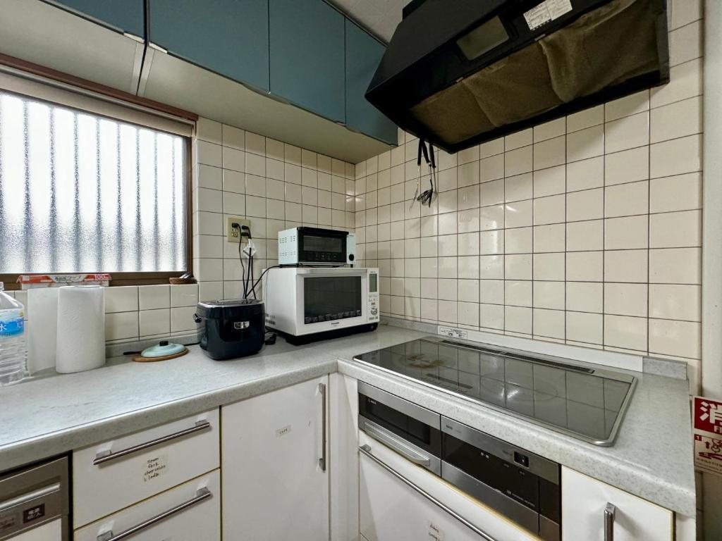 Kuchyň nebo kuchyňský kout v ubytování Guest House 古民家 NAGOMI