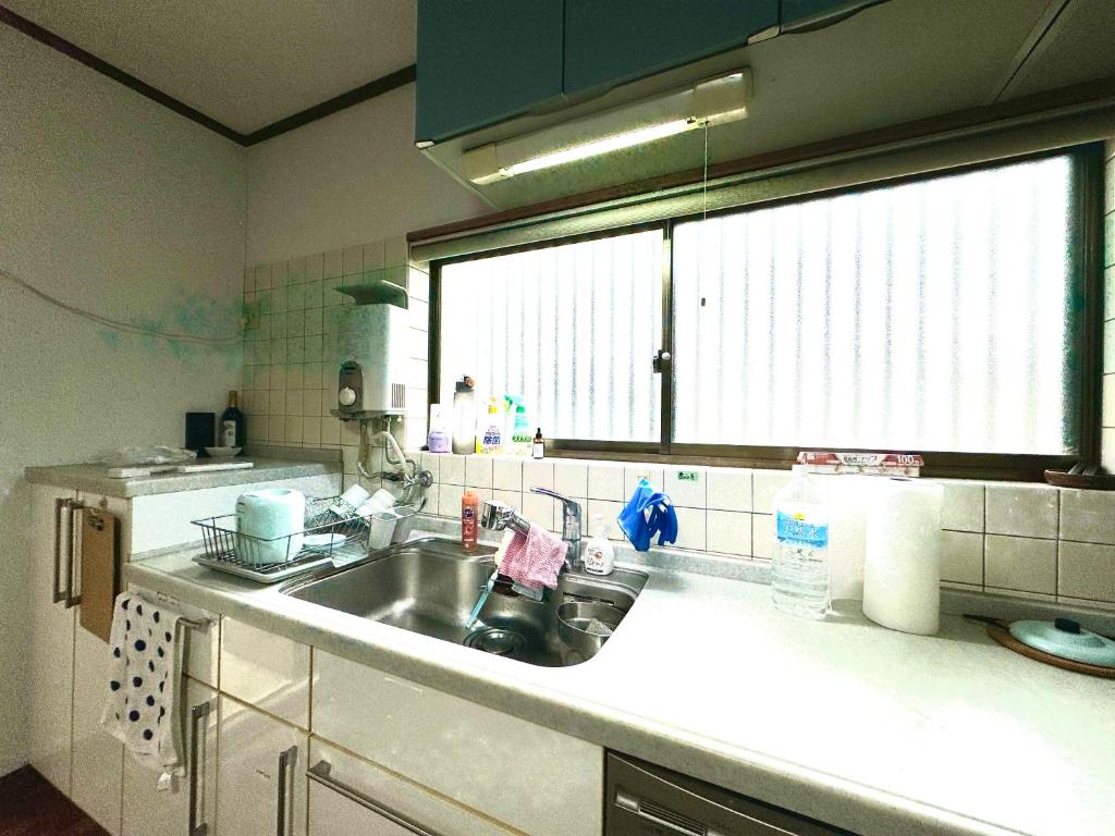 Kuchyň nebo kuchyňský kout v ubytování Guest House 古民家 NAGOMI