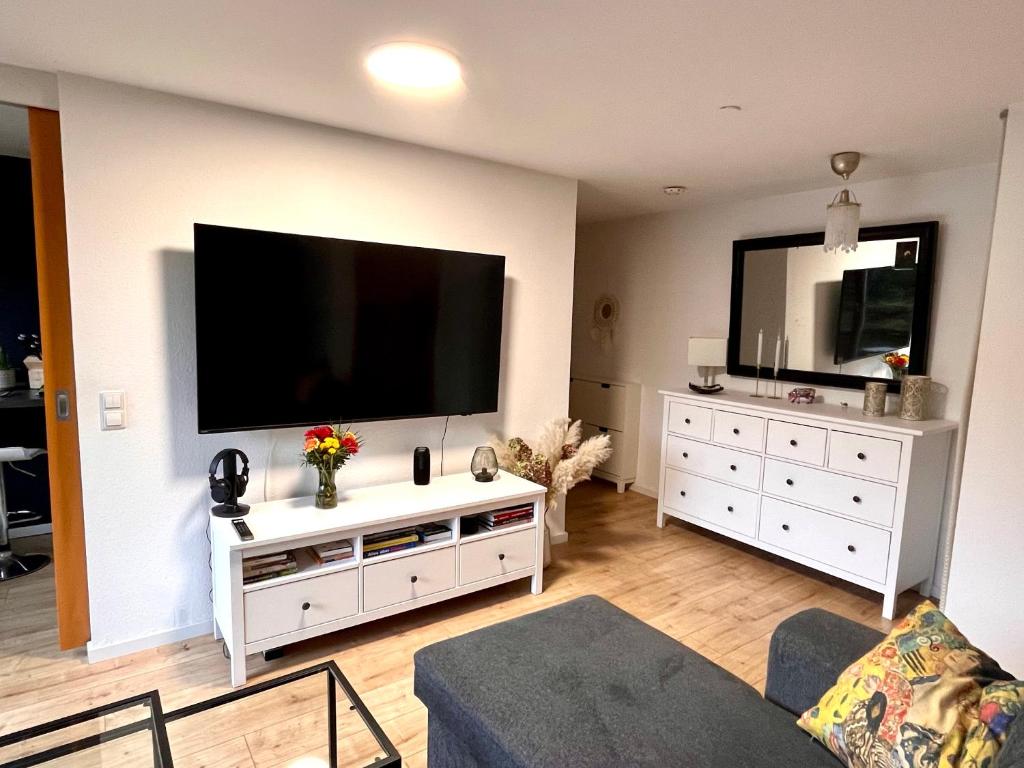 a living room with a large flat screen tv at Apartment Messe, City Toplage in Hannover