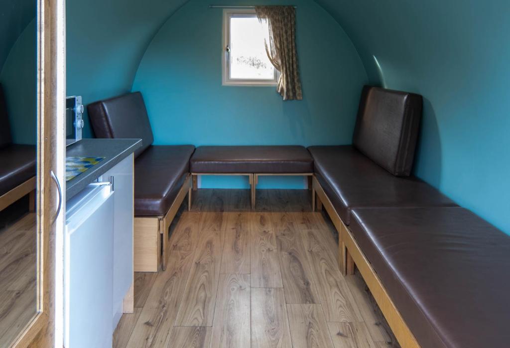 Kuchyň nebo kuchyňský kout v ubytování Broom Leisure Camping Pods