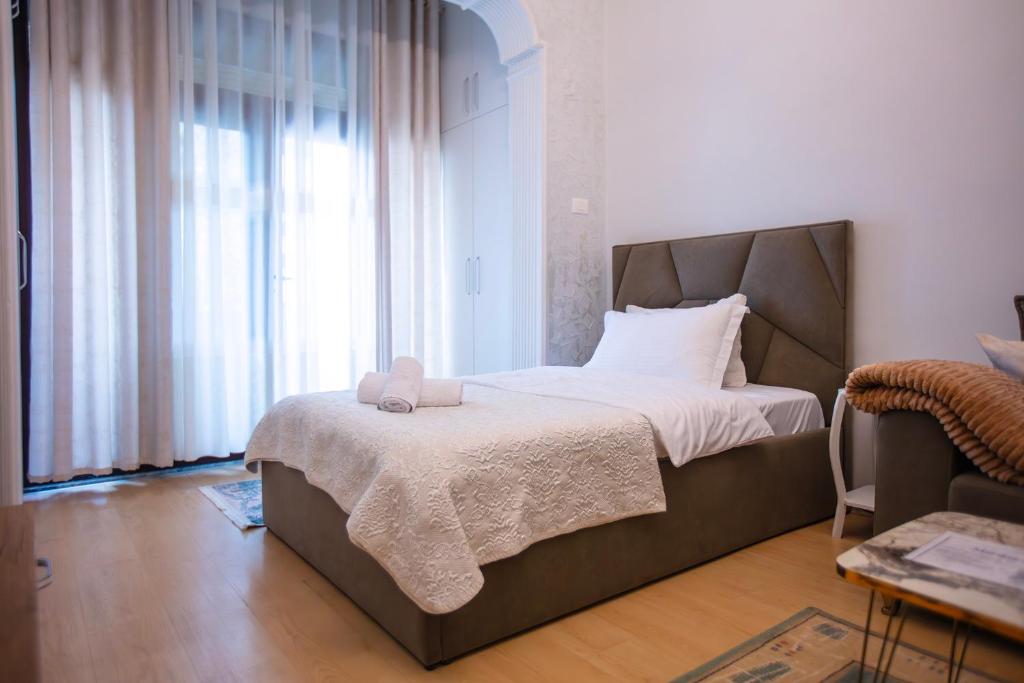 Postel nebo postele na pokoji v ubytování Tirana Center Apartment - Zogu I Boulevard