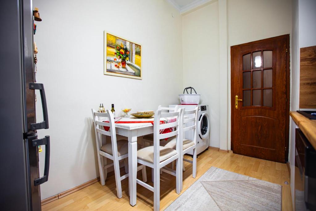 Fotografie z fotogalerie ubytování Tirana Center Apartment - Zogu I Boulevard v destinaci Tirana